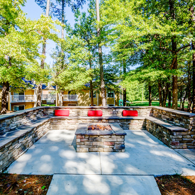 Trails at Southpoint Glen - Outdoor Lounge Area with Firepit