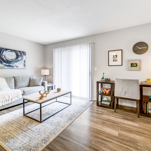 Trails at Southpoint Glen - Cozy and Stylish Living Area